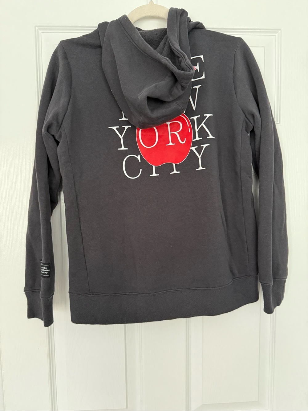 Nike NYC 'The Big Apple' Black Pullover Hoodie with Apple Graphic- size XL - Picture 2 of 7